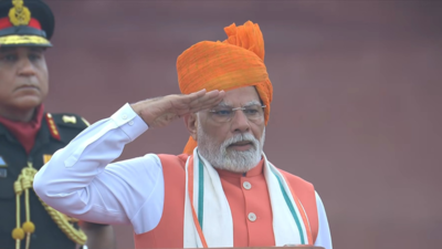 79th Independence Day: PM Modi continues ‘safa’ tradition; opts for saffron turban | India News
