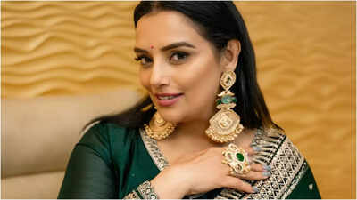 Shwetha Menon creates history; first woman to lead AMMA; actress says, ‘AMMA is now a woman’ | Malayalam Movie News