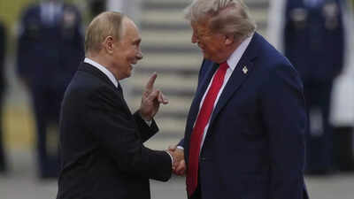 ‘Trump sees Putin as more powerful’: Body language expert on historic handshake; Russian president ‘far from cold’