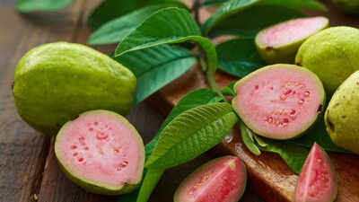 Eating too many guavas can be harmful for kidney and gut health; know safe ways to include them in your diet |