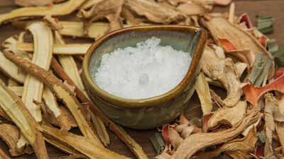 Remove musty smell in rainy season: Stylish and effective ways to use camphor at home |