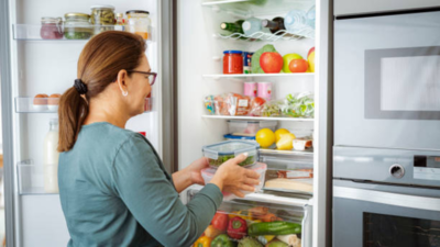 Is it safe to use glass containers to store food in the refrigerator?