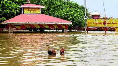 Ganga inching towards danger mark in Varanasi, several other UP districts | Varanasi News