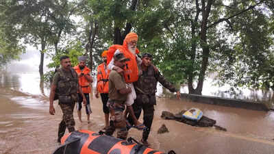 Amritsar floods: Rising Ravi River cuts off villages, army joins rescue efforts | Chandigarh News