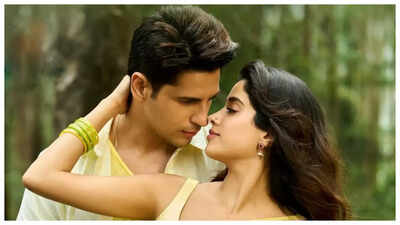 Param Sundari box office collection day 2: Sidharth Malhotra-Janhvi Kapoor starrer earns Rs 9 cr, beats Mere Husband Ki Biwi |