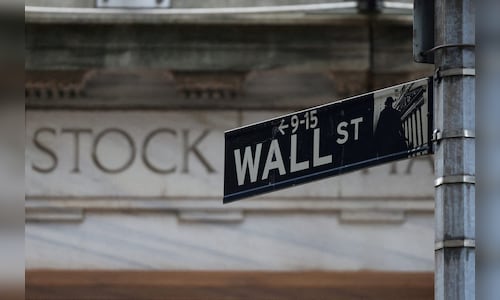 S&P 500 snaps seven-day winning run dragged by Oracle, Tesla and shutdown angst