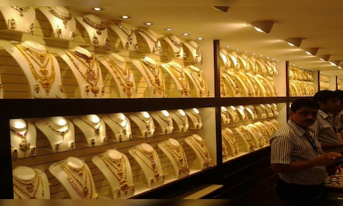 Kalyan Jewellers shares fall 14% from opening highs; Citi raises target to ₹700