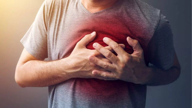 How to save someone from a cardiac arrest? Life-saving steps everyone must know