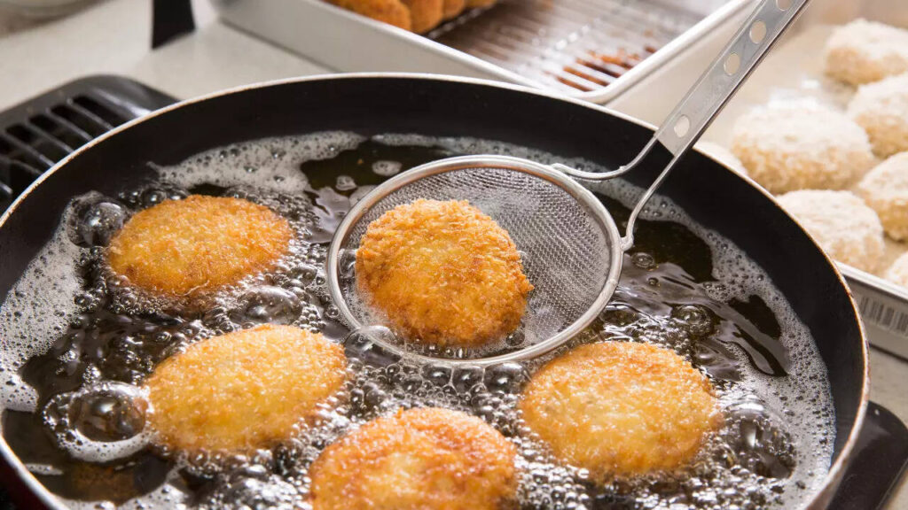 4 best oils for deep frying as per top US doctor and common cooking mistakes to avoid