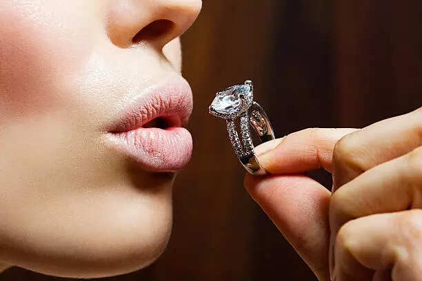 5 diamond engagement ring designs trending in 2025