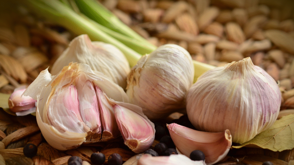 10 health benefits of consuming 3 cloves of garlic