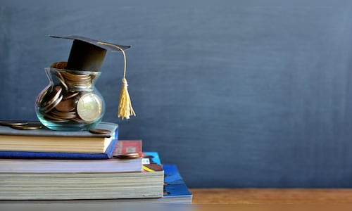 Top 10 scholarships in 2025 for international students to study abroad