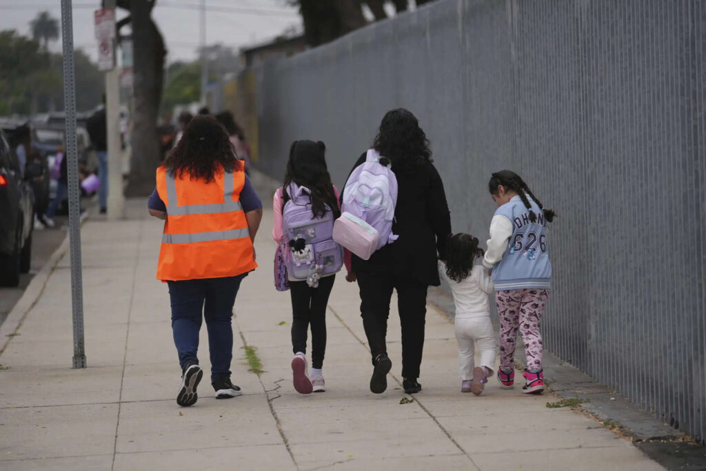 New California bill would require schools to notify parents about immigration raids, ETEducation