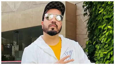 Mika Singh on people assuming he would dance with 20 girls and throw money: ‘I have made 99 houses… We are farmers’ kids’ |