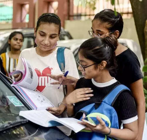 Delhi University okays physical mop-up admission round to fill vacant undergraduate seats, ETEducation