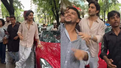 Ibrahim Ali Khan steps out in red convertible worth Rs 75 lakh; fans mob him for selfies: PICS | Hindi Movie News