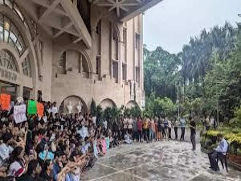 Students don black band in NUJS demanding VC’s ouster, ETEducation