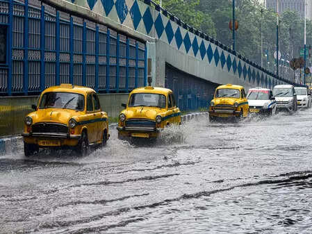 Calcutta University, Jadavpur University suspend academic activities due to heavy rains, ETEducation