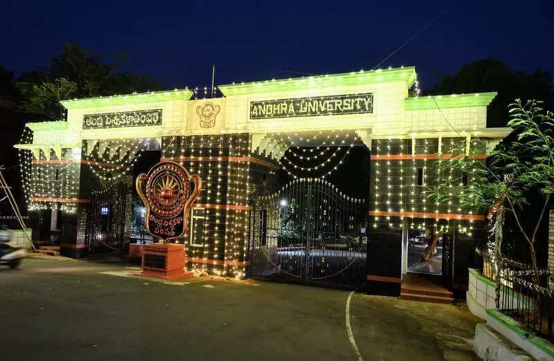 Dr GKD Prasad Rao gets Gurram Jashuva Award, ETEducation