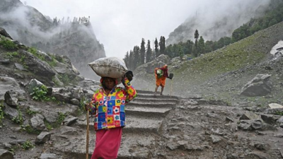 Political tempers rise in Kashmir over highway closure; netas allege conspiracy to choke Valley’s economy as fruit-landed trucks stranded | India News