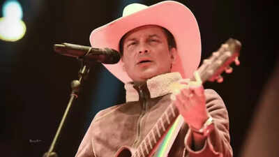 Zubeen Garg’s last wish comes true; fans sing ‘Mayabini Ratir Bukut’ outside his home ahead of funeral: WATCH | Hindi Movie News