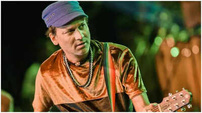Zubeen Garg’s funeral: Fans break down as they gather on streets to catch a glimpse of the late singer | Hindi Movie News