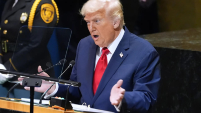 ‘Do the right thing!’ Donald Trump refuses to meet with Democrats over ‘unserious’ demands; senate leaders say he’s ‘chickening out”