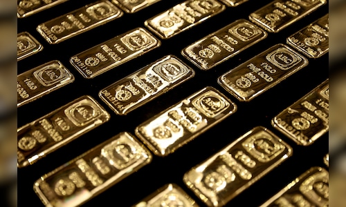 Gold prices rise amid global tailwinds, investors eye festive season buying