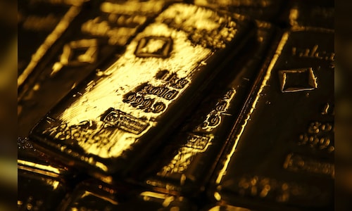 ‘Lesson- keep the 1 kg gold’: As prices surge to record highs, Harsh Goenka and others react