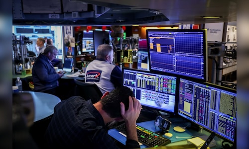 Dow Jones falls over 300 points on trade worries, disappointing earnings; Nasdaq drags