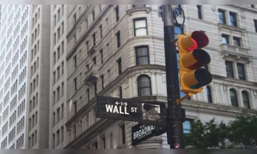 Dow Jones jumps over 250 points as oil retreats; S&P 500 eyes third weekly loss