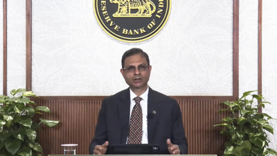 RBI governor tells CCIL to ‘look beyond’ rupee-dollar trades