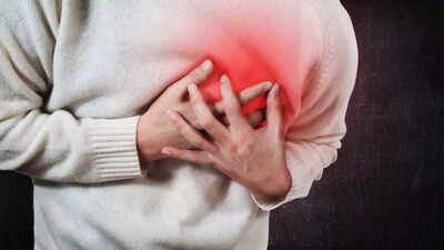 Breathlessness and chest pain aren’t always a heart attack: Know more about the non-cardiac causes, symptoms and risks |