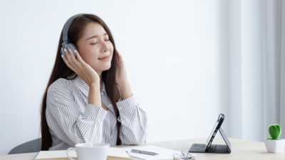 ENT experts reveal why we should NEVER use earphones in the rain