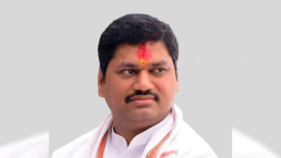 ‘Give me some responsibility’: Ex-Maharashtra minister Dhananjay Munde pushes for rehabilitation in Ajit Pawar-led NCP | Mumbai News