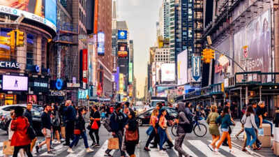 Viral: Influencer warns of New York tourist trap charging  for in-room delivery, netizens react