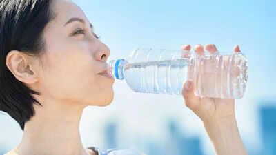Is it safe to drink 1–3 week-old water from an old bottle? Science explains |