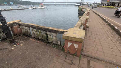 Railing near new Patto bridge losing its grip, CCP says repair work will start soon | Goa News