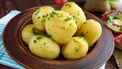 Never eat these food items with potatoes: Bad combinations that cause indigestion