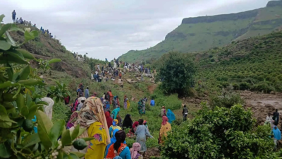 Sudan rescuers pull 370 bodies from Darfur landslide | World News