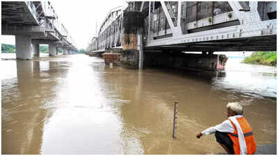 Yamuna at 3rd highest level in 63 years, several areas flooded | Delhi News