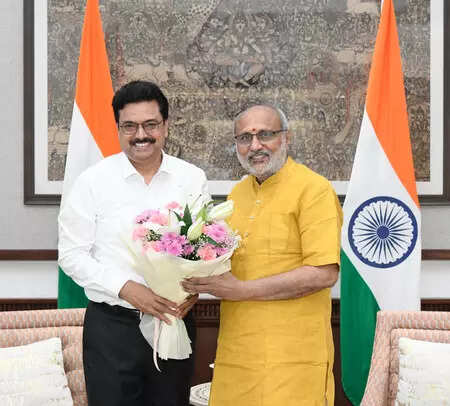 Delhi University VC meets Vice President CP Radhakrishnan, discusses roadmap for growth, ETEducation