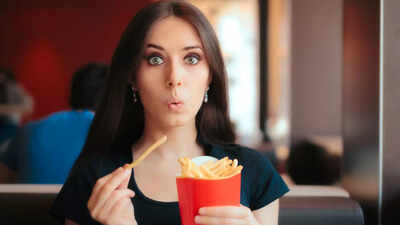 Colon cancer: THIS crunchy snack can reduce the risk by half |