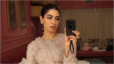 Khushi Kapoor stuns in rose-pink saree look for Diwali bash; takes BFF Orry as her date | Hindi Movie News