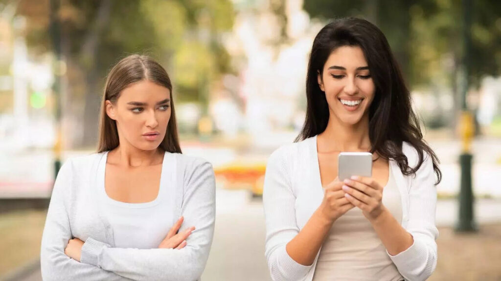 How to deal with annoying and toxic people: 5 psychology tips