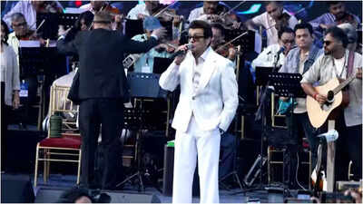 Sonu Nigam STOPS Srinagar concert for Azaan: ‘Mujhe do minute time dijiye…’ |