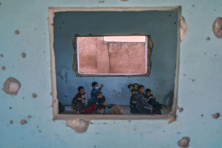 Syrian students return to schools stripped bare by conflict, ETEducation