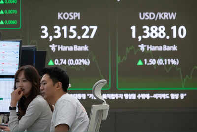 Asian stocks today: Markets mostly in red amid tech bubble concerns; HSI down over 300 points, Kospi adds 1.3%