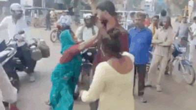 Caught red-handed, wife confronts husband with girlfriend in Kanpur, fierce street fight goes viral | India News