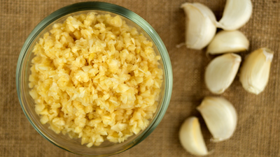 What happens when you consume a piece of garlic every day: 5 powerful benefits
